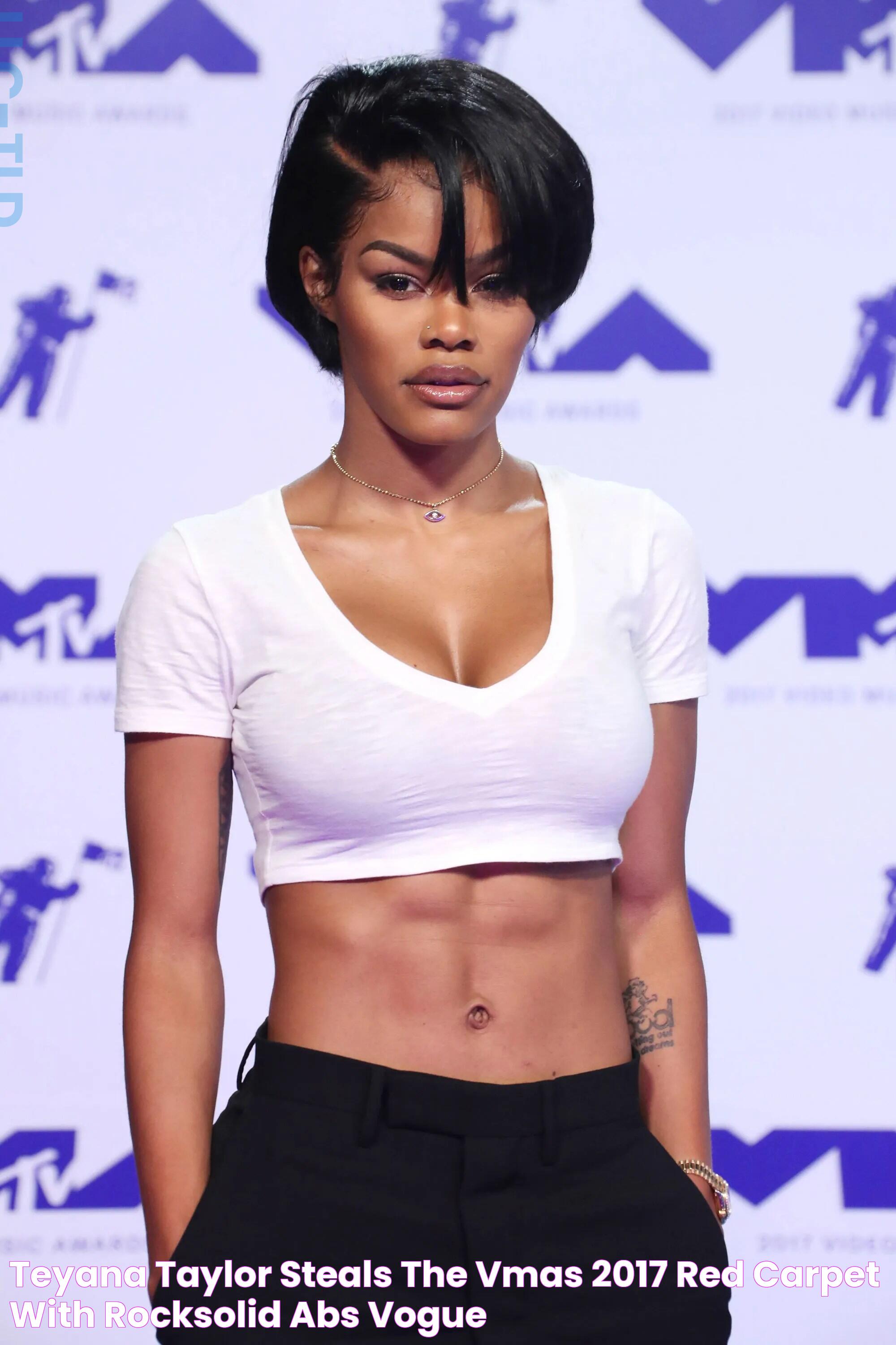 Teyana Taylor Steals the VMAs 2017 Red Carpet with RockSolid Abs Vogue