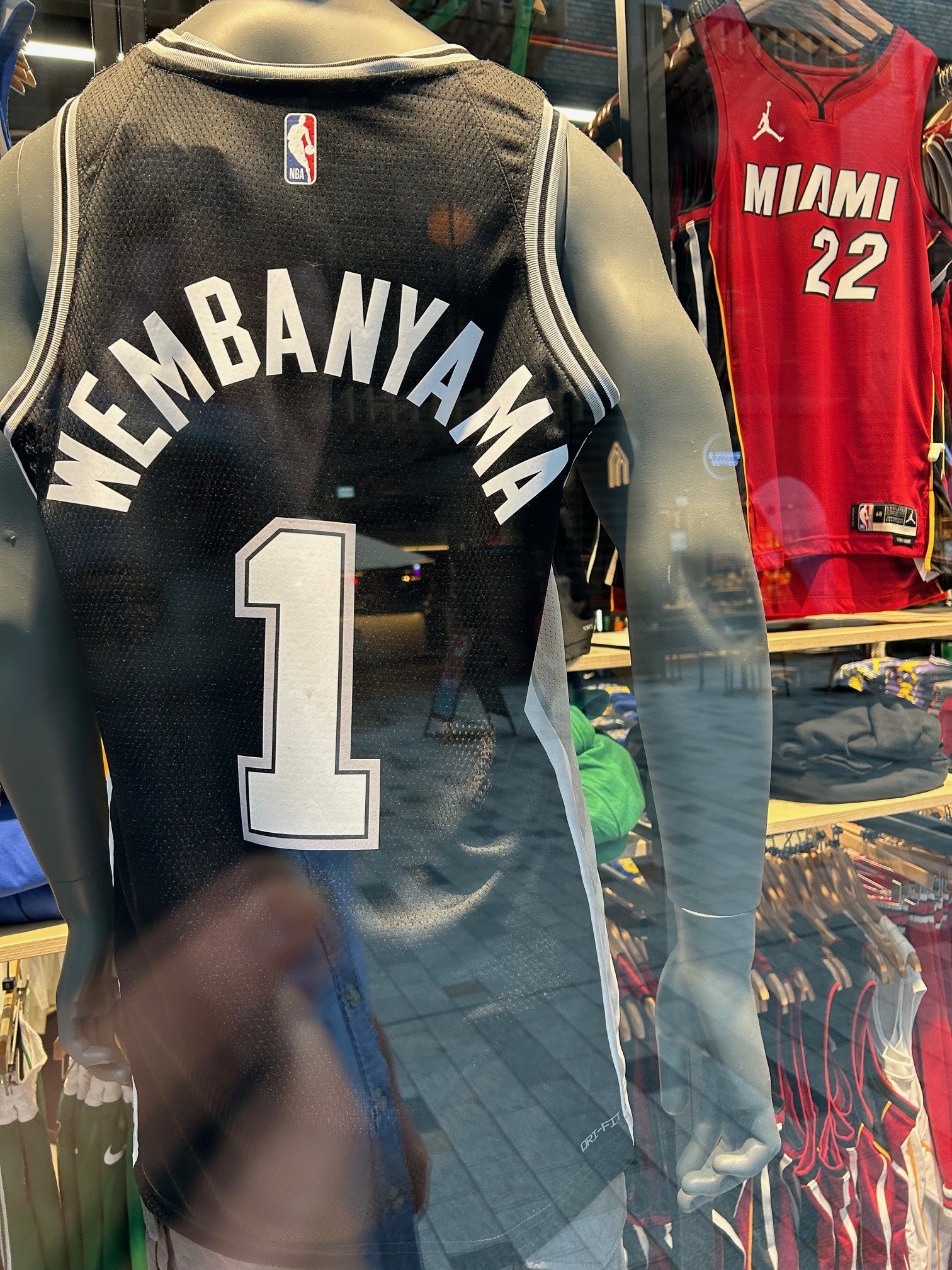 The Victor Wembanyama Jersey The Guide to invest in Sports Memorabilia